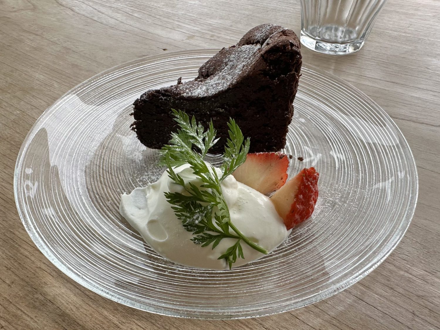 Fatia de bolo de chocolate